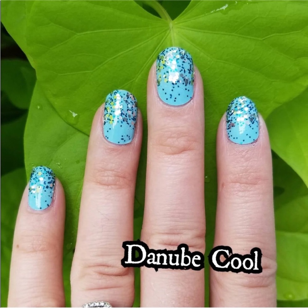 *Rare, Retired* Color Street: Danube Cool | Pale Pastel Blue Silver Glitter